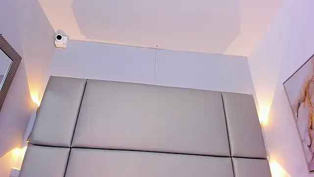 tifanyhills  online show from 01.10.25