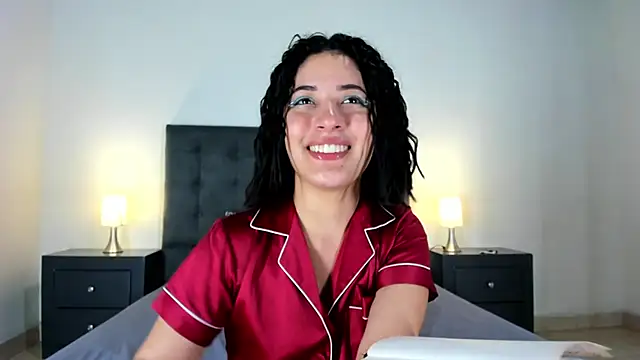 Snapshot of RileySkye chatting on 12.22.24 RileySkye online show from 12.22.24