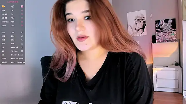 Snapshot of July_Slowdive chatting on 12.03.24 July Slowdive online show from 12.03.24