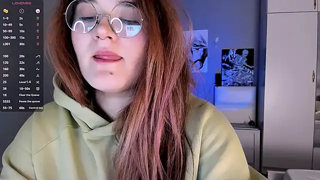 Snapshot of July_Slowdive chatting on 12.03.24 July Slowdive online show from 12.03.24