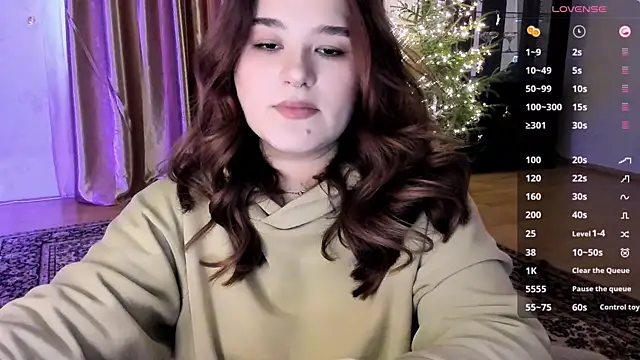 Snapshot of July_Slowdive chatting on 01.15.25 July Slowdive online show from 01.15.25