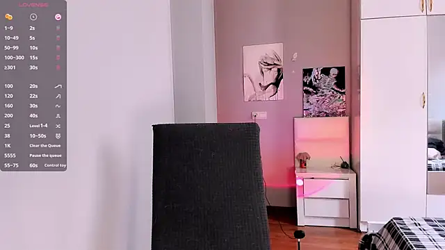 Snapshot of July_Slowdive chatting on 01.27.25 July Slowdive online show from 01.27.25