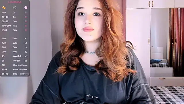 Snapshot of July_Slowdive chatting on 01.29.25 July Slowdive online show from 01.29.25