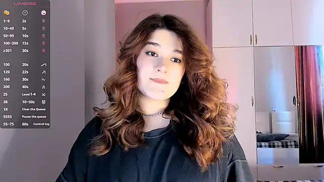 Snapshot of July_Slowdive chatting on 01.30.25 July Slowdive online show from 01.30.25