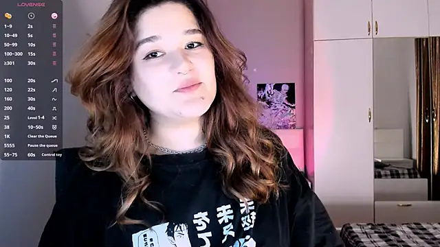 Snapshot of July_Slowdive chatting on 02.03.25 July Slowdive online show from 02.03.25