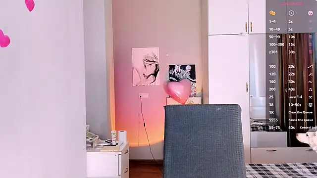 Snapshot of July_Slowdive chatting on 02.11.25 July Slowdive online show from 02.11.25