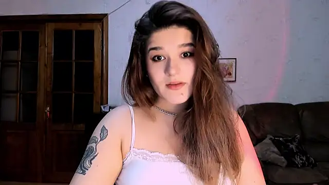 Snapshot of July_Slowdive chatting on 03.03.25 July Slowdive online show from 03.03.25