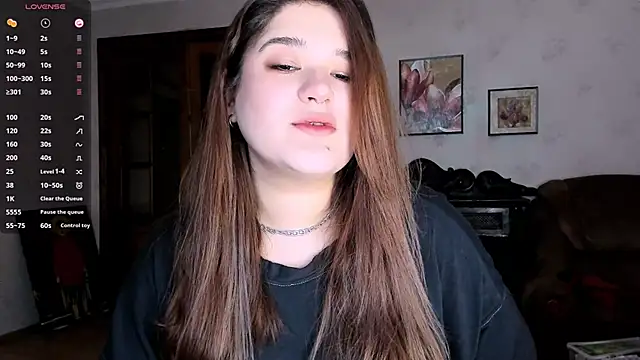 Snapshot of July_Slowdive chatting on 03.07.25 July Slowdive online show from 03.07.25