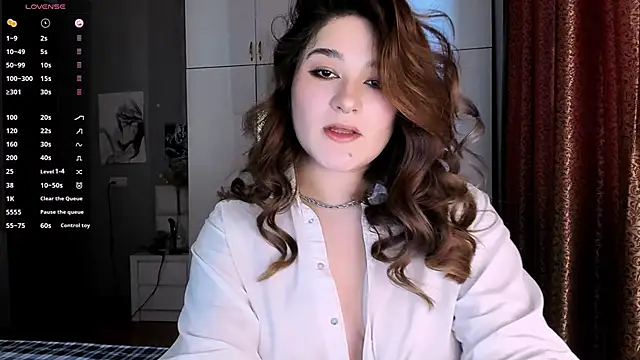 Snapshot of July_Slowdive chatting on 03.13.25 July Slowdive online show from 03.13.25