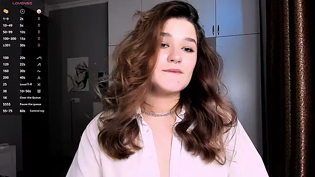 Snapshot of July_Slowdive chatting on 03.13.25 July Slowdive online show from 03.13.25