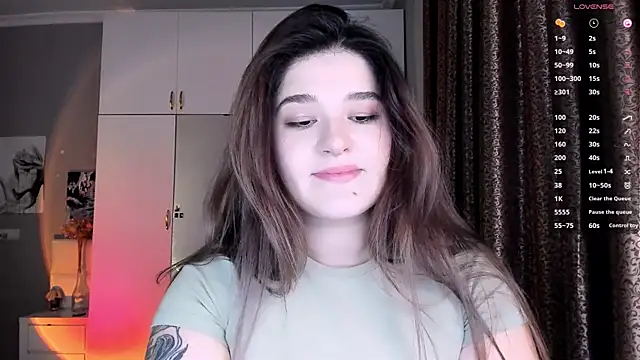 Snapshot of July_Slowdive chatting on 03.20.25 July Slowdive online show from 03.20.25