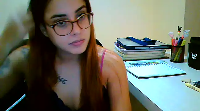 Snapshot of maliamiller chatting on 03.18.25 maliamiller online show from 03.18.25