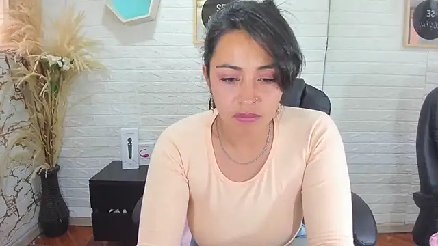 Snapshot of Aisha_09 chatting on 02.21.25 Aisha 09 online show from 02.21.25