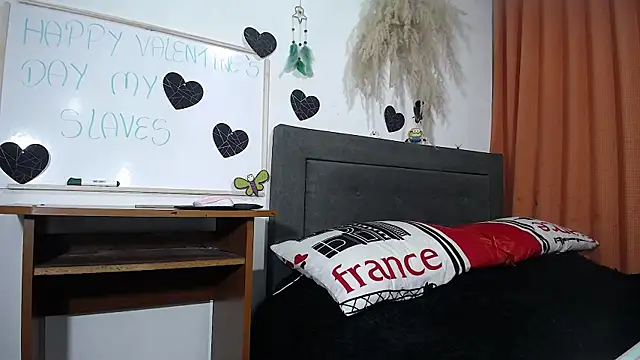 Snapshot of DOMINANT_TEACHER_KAROL chatting on 02.18.25 DOMINANT TEACHER KAROL online show from 02.18.25