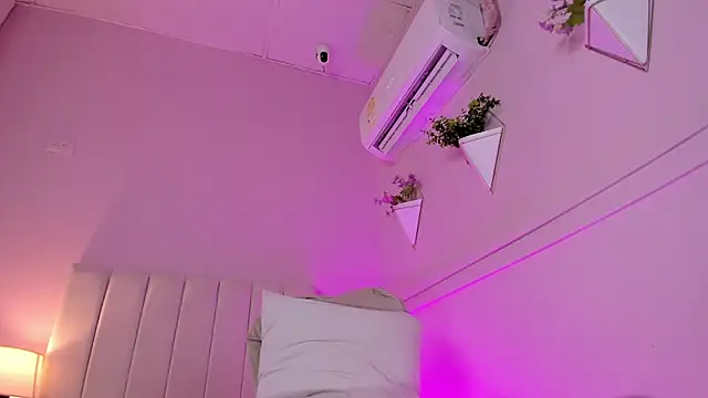 Snapshot of _bianca_18 chatting on 01.28.25 bianca 18 online show from 01.28.25