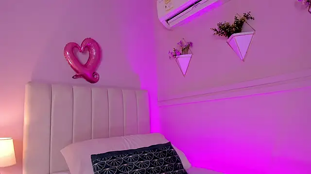 Snapshot of _bianca_18 chatting on 02.21.25 bianca 18 online show from 02.21.25