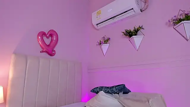 Snapshot of _bianca_18 chatting on 02.22.25 bianca 18 online show from 02.22.25