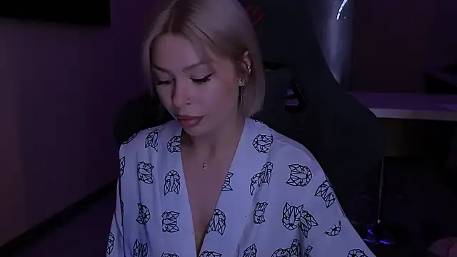 Snapshot of Sasha_Mason chatting on 10.12.25 Sasha Mason online show from 10.12.25