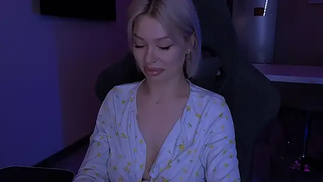 Snapshot of Sasha_Mason chatting on 11.05.25 Sasha Mason online show from 11.05.25