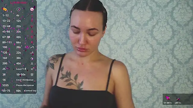 Snapshot of Stasia_Queen chatting on 02.05.25 Stasia Queen online show from 02.05.25