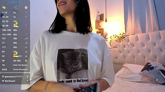 Snapshot of savagequeenbee7 chatting on 12.26.24 savagequeenbee7 online show from 12.26.24