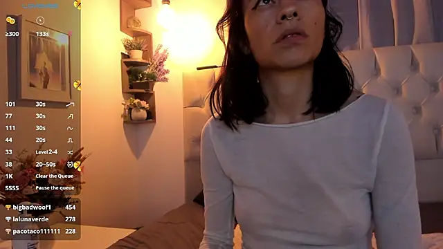 Snapshot of savagequeenbee7 chatting on 01.14.25 savagequeenbee7 online show from 01.14.25