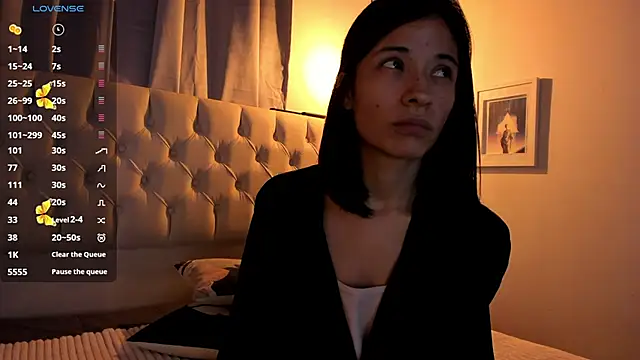 Snapshot of savagequeenbee7 chatting on 01.17.25 savagequeenbee7 online show from 01.17.25
