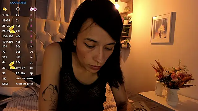 Snapshot of savagequeenbee7 chatting on 01.18.25 savagequeenbee7 online show from 01.18.25