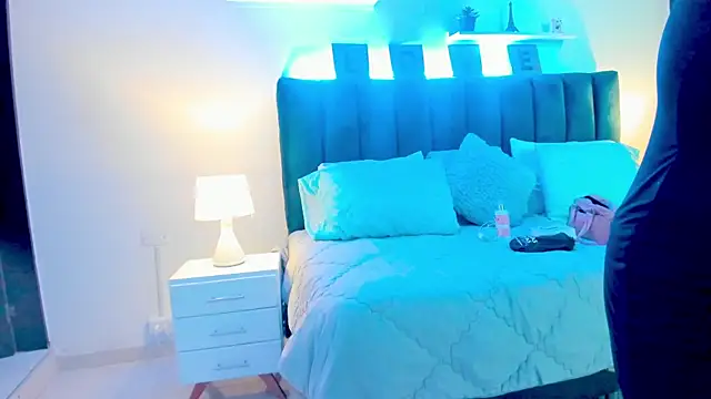 Mia brunette26 online show from 01.08.25