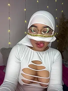 Snapshot of Maisa_issa chatting on 02.19.25 Maisa issa online show from 02.19.25