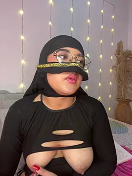 Snapshot of Maisa_issa chatting on 03.15.25 Maisa issa online show from 03.15.25