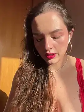 Snapshot of tatianaAlvarez1 chatting on 12.18.24 tatianaAlvarez1 online show from 12.18.24