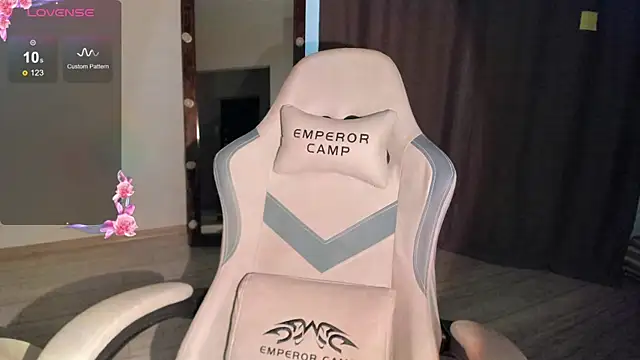 Lana Younes online show from 11.26.25