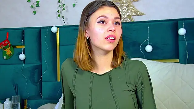 Snapshot of PollyLanders chatting on 12.27.24 PollyLanders online show from 12.27.24