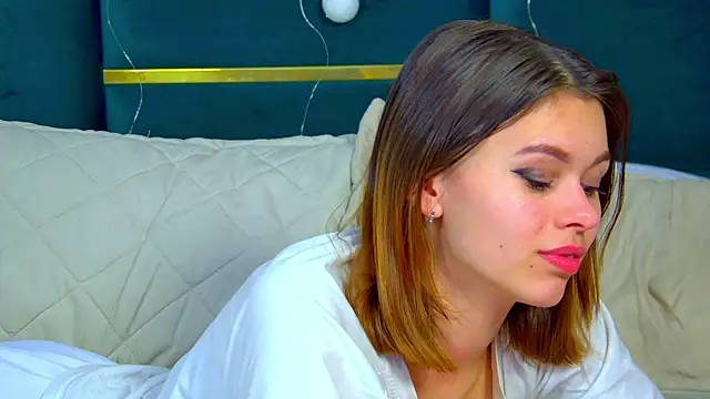 Snapshot of PollyLanders chatting on 12.27.24 PollyLanders online show from 12.27.24