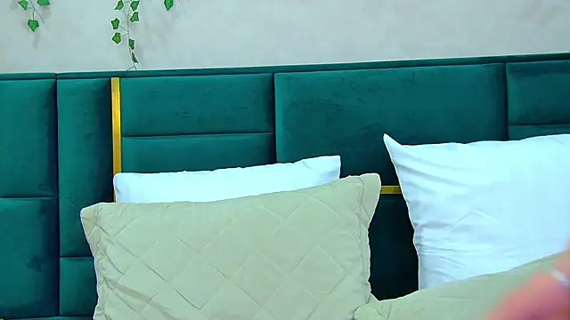 Snapshot of PollyLanders chatting on 01.20.25 PollyLanders online show from 01.20.25