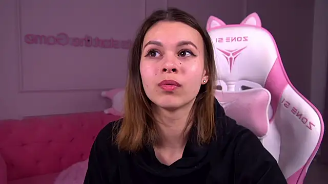 Snapshot of PollyLanders chatting on 02.23.25 PollyLanders online show from 02.23.25