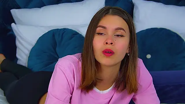 Snapshot of PollyLanders chatting on 09.15.25 PollyLanders online show from 09.15.25