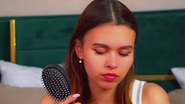 Snapshot of PollyLanders chatting on 09.29.25 PollyLanders online show from 09.29.25