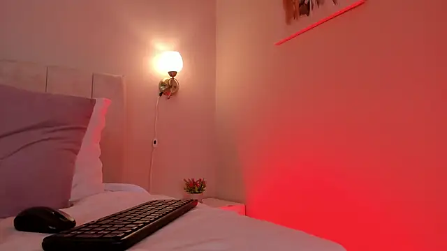 Snapshot of dani_skinny_ chatting on 02.20.25 dani skinny online show from 02.20.25