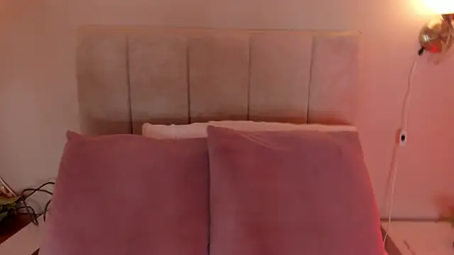 Snapshot of dani_skinny_ chatting on 02.28.25 dani skinny online show from 02.28.25