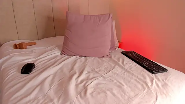 Snapshot of dani_skinny_ chatting on 03.21.25 dani skinny online show from 03.21.25