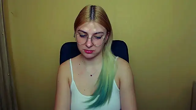 Luna Lush  online show from 01.14.25