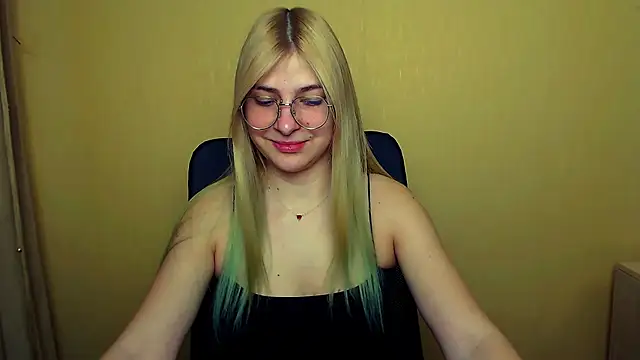 Luna Lush  online show from 02.04.25