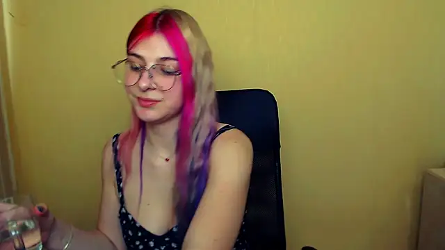 Luna Lush  online show from 02.26.25