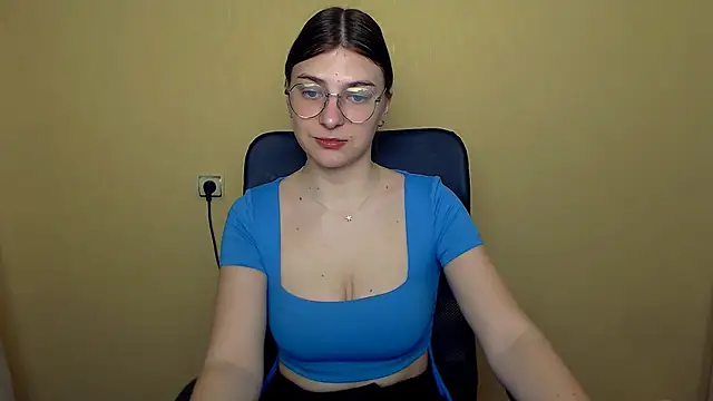 Luna Lush  online show from 12.19.25