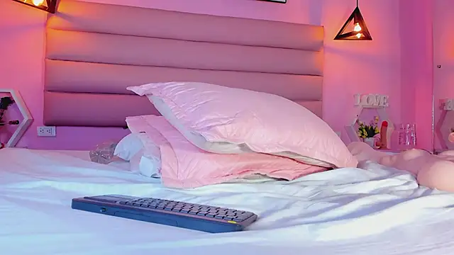 Snapshot of Katta_Gil chatting on 03.22.25 Katta Gil online show from 03.22.25