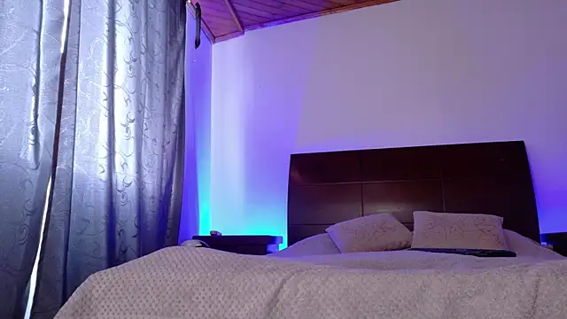 luccycollins  online show from 09.19.25