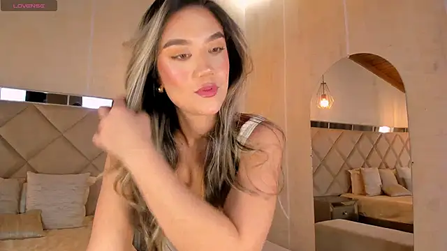 RebeccaHudson online show from 02.12.25