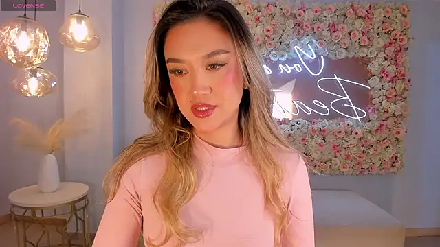 RebeccaHudson online show from 10.16.25